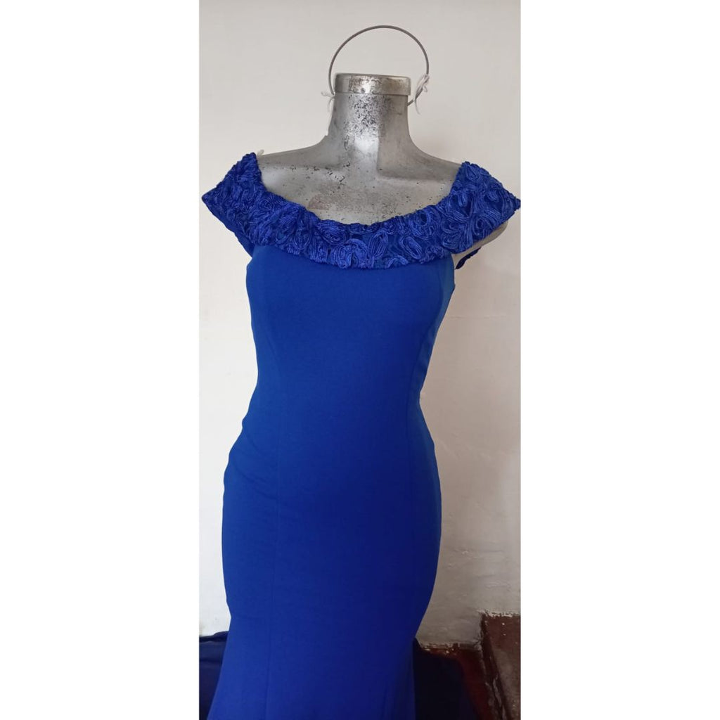 Vestido Azul Elegante Corte Sirena con Detalle de Volantes