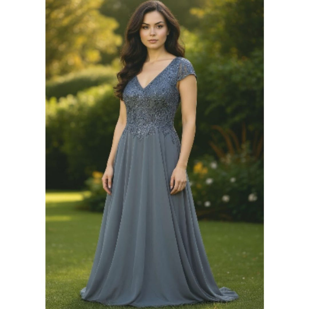 Vestido Gris Elegante con Encaje y Falda Fluida de Gala