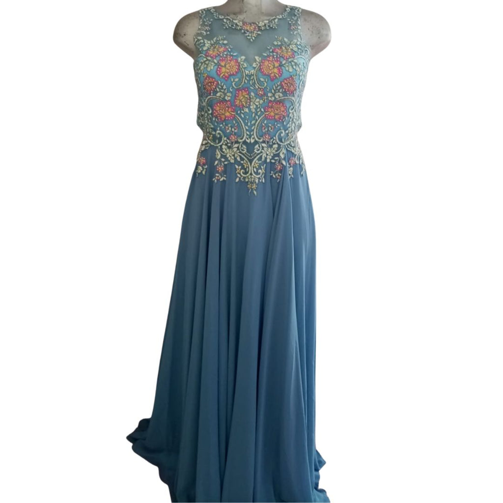 Vestido Azul con Bordado Floral y Falda Fluida Elegante