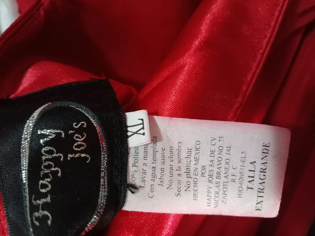 Vestido de Noche Rojo con Escote Asimétrico: Elegancia que Impresiona