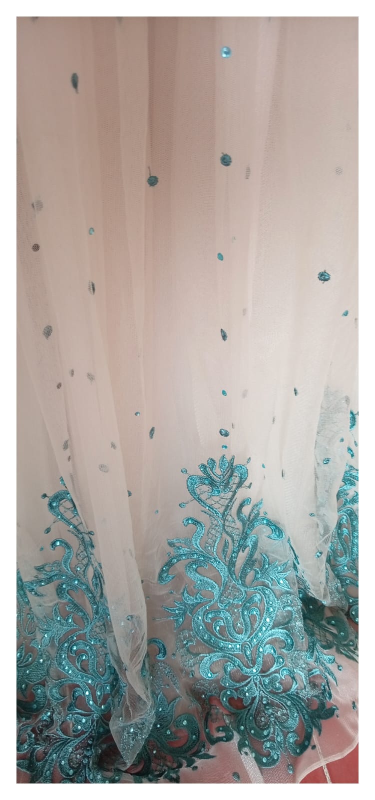 Vestido de Fiesta Turquesa con Beige Elegante y Bordado