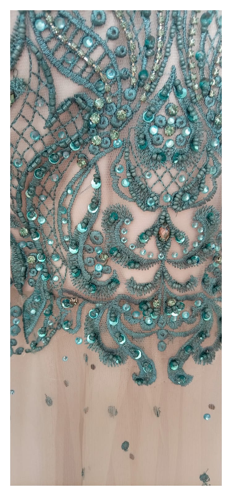 Vestido de Fiesta Turquesa con Beige Elegante y Bordado